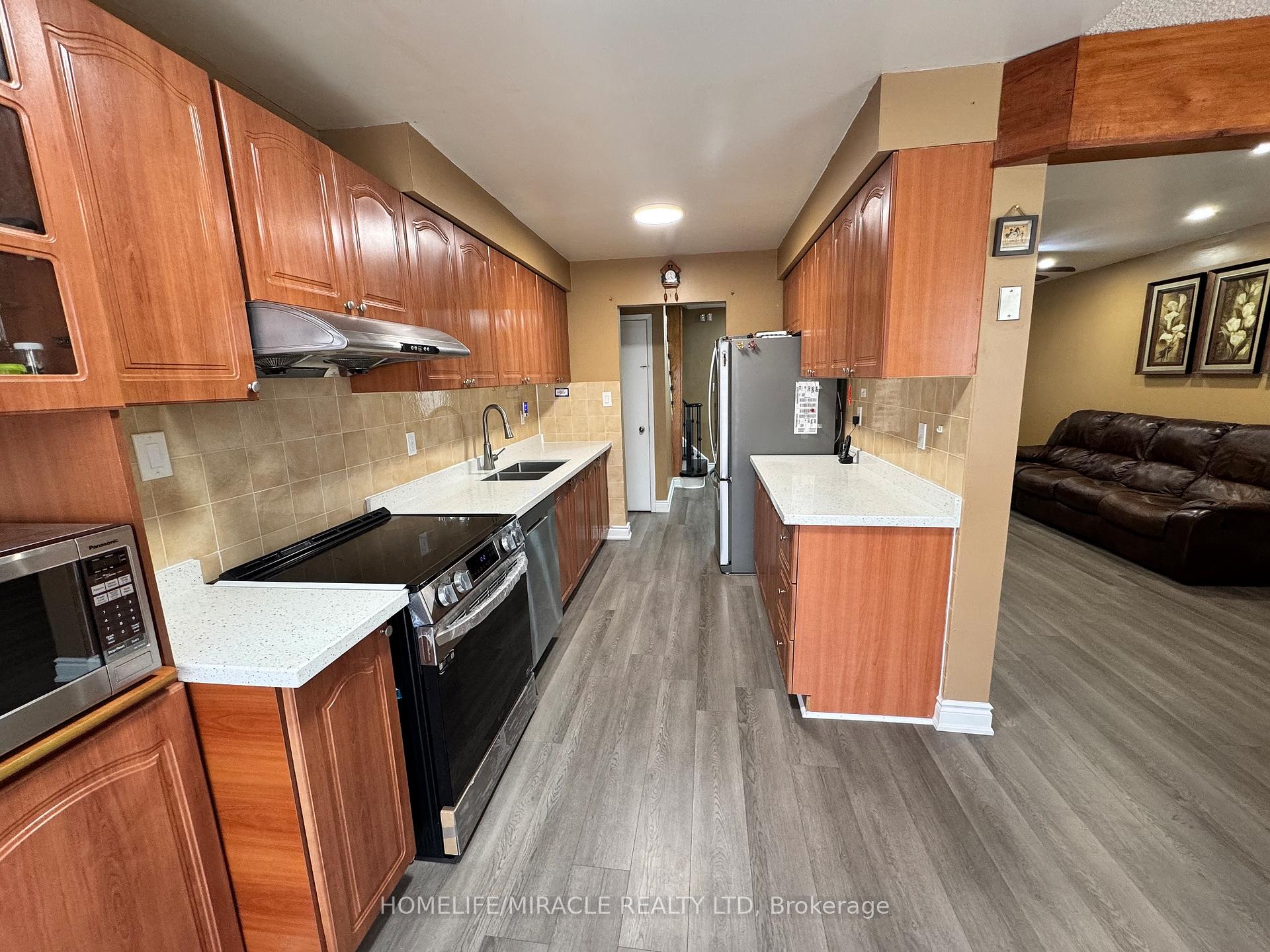 131 Plumrose Ptwy, Toronto, ON M1B4B6 | 3 Bedroom 4 Bathroom Detached House | Image 17