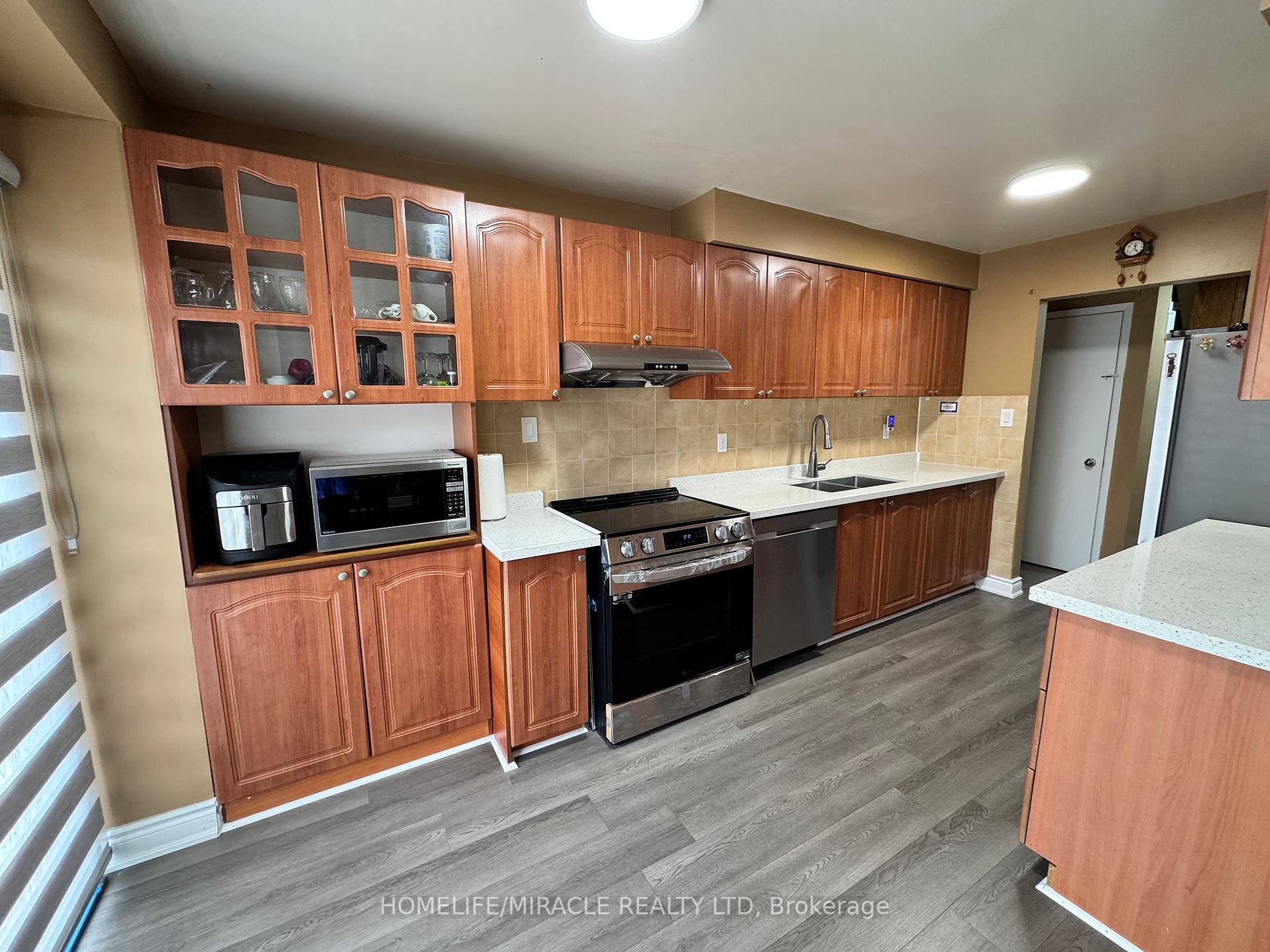 131 Plumrose Ptwy, Toronto, ON M1B4B6 | 3 Bedroom 4 Bathroom Detached House | Image 18
