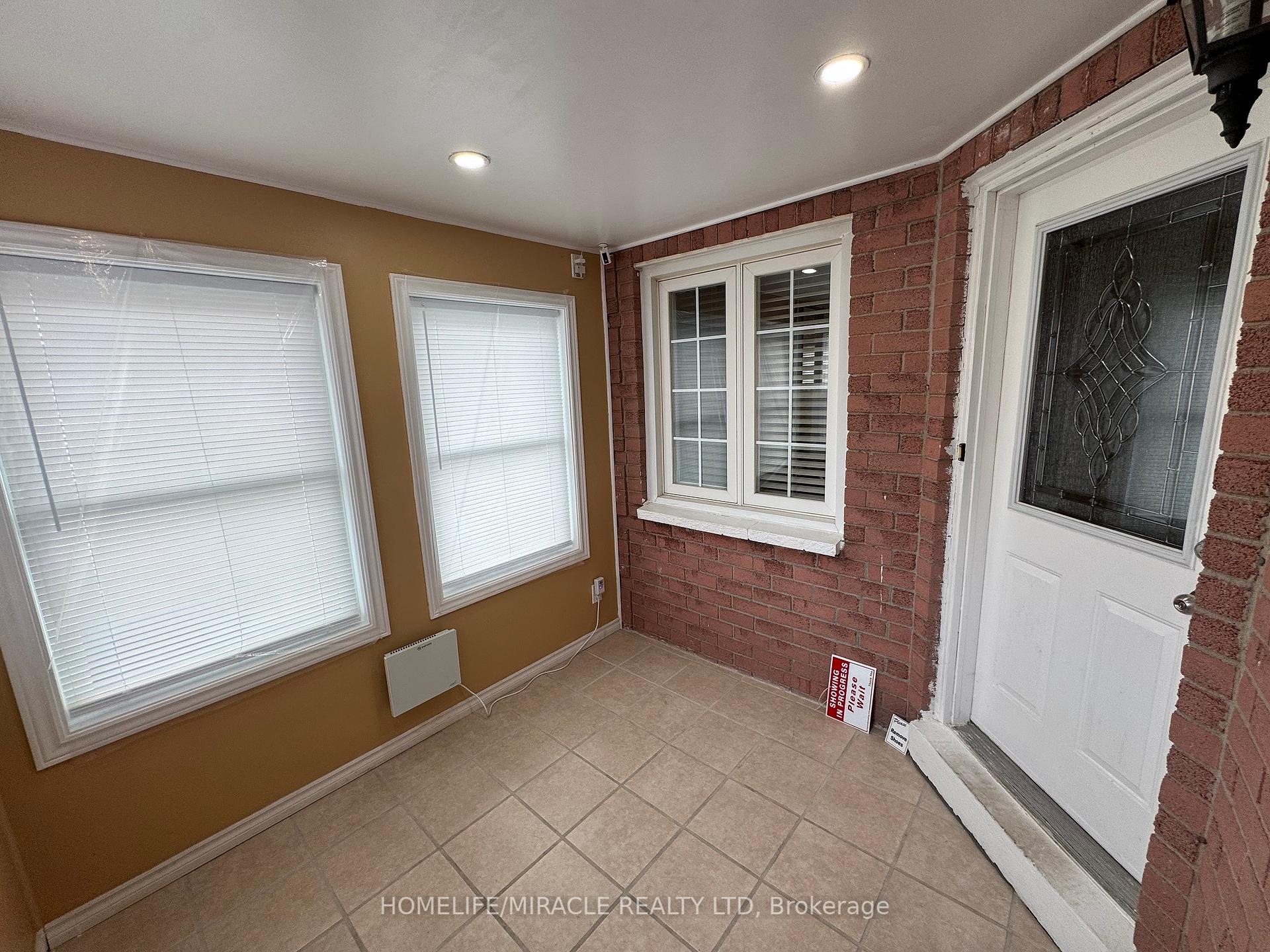 131 Plumrose Ptwy, Toronto, ON M1B4B6 | 3 Bedroom 4 Bathroom Detached House | Image 6