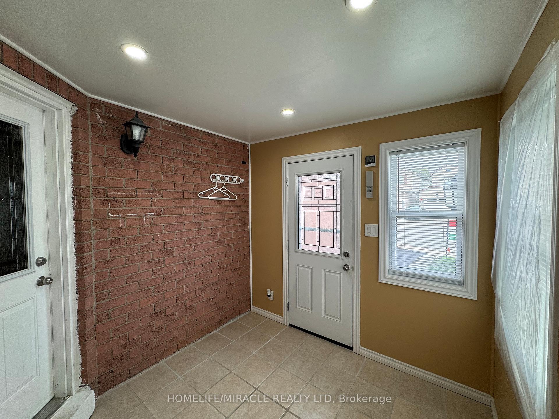 131 Plumrose Ptwy, Toronto, ON M1B4B6 | 3 Bedroom 4 Bathroom Detached House | Image 7