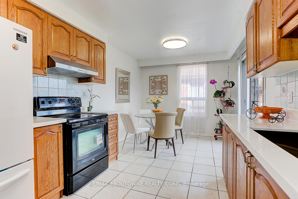 31 Lambeth Sq, Toronto, ON M1W3B3 | 4 Bedroom 3 Bathroom Detached House | Image 12