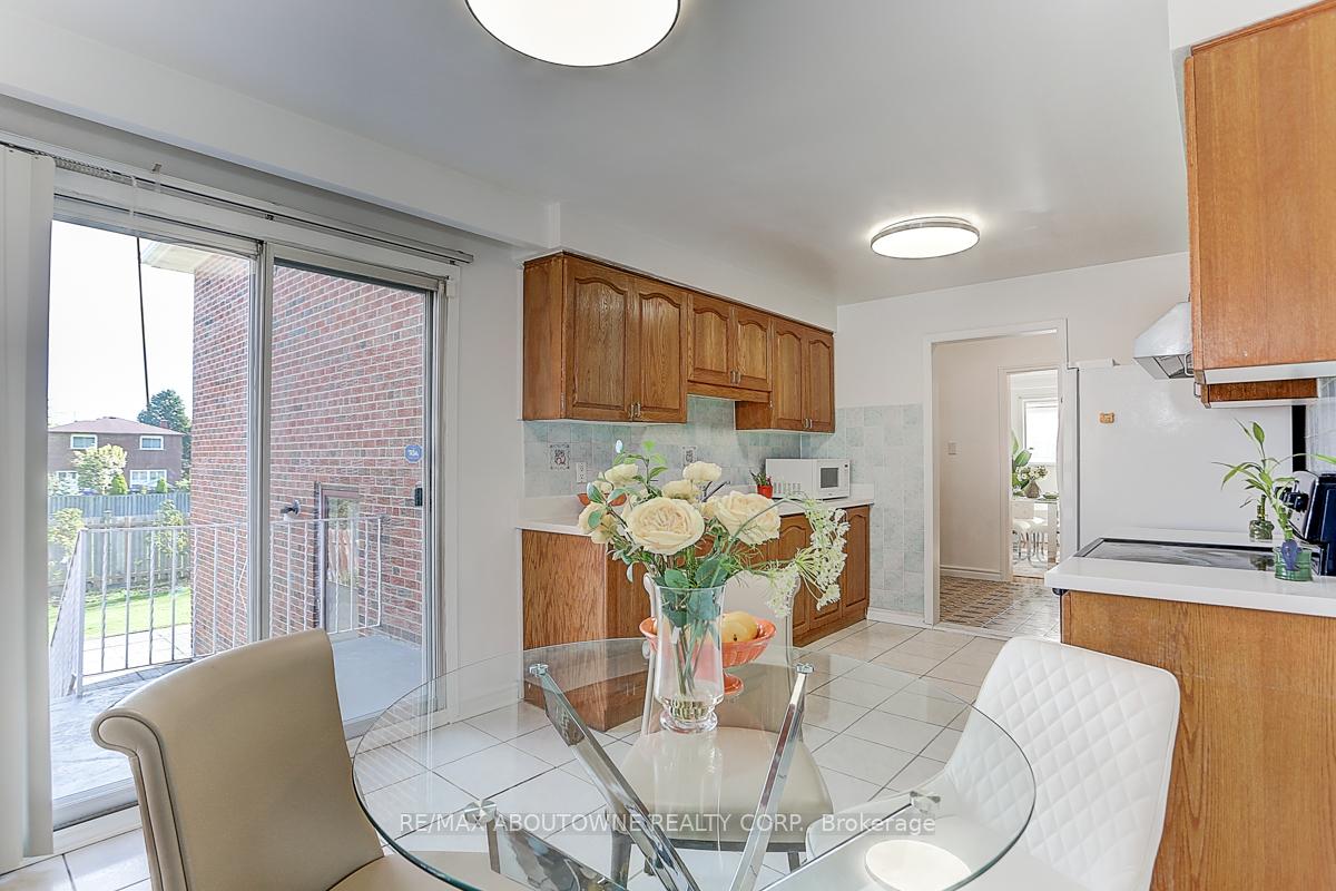 31 Lambeth Sq, Toronto, ON M1W3B3 | 4 Bedroom 3 Bathroom Detached House | Image 14