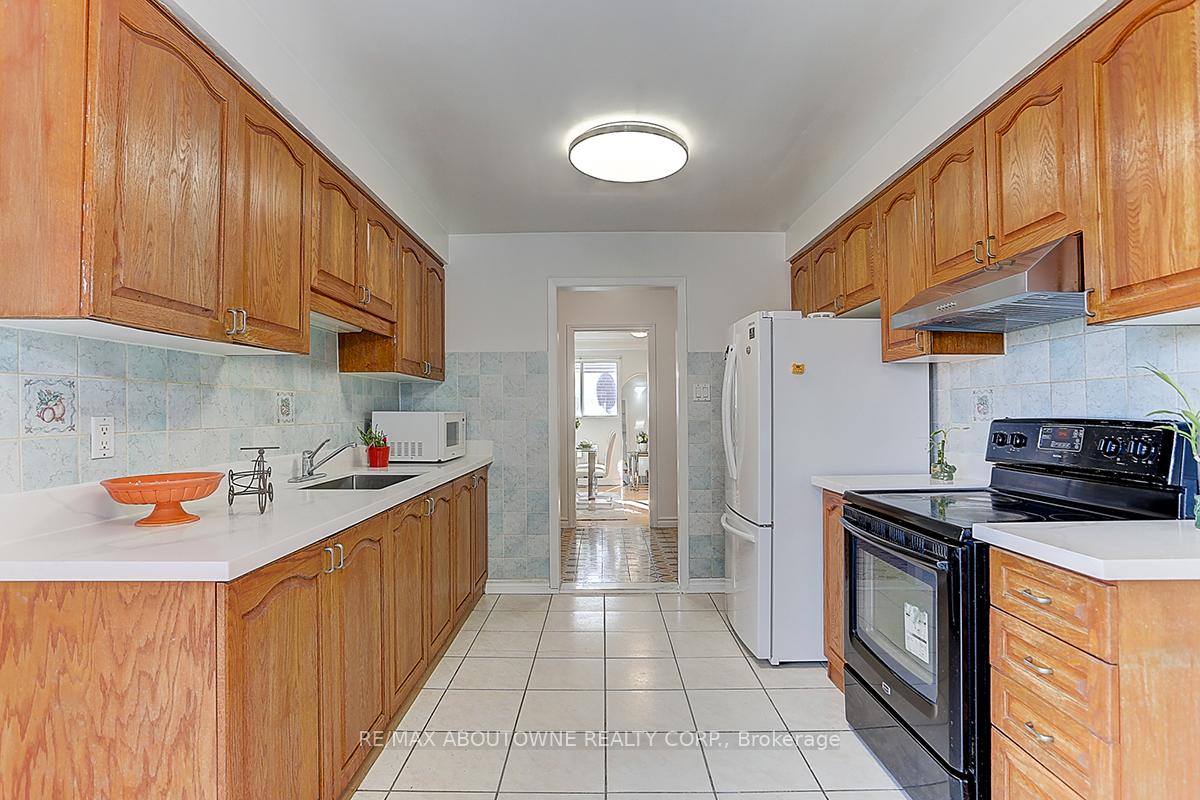 31 Lambeth Sq, Toronto, ON M1W3B3 | 4 Bedroom 3 Bathroom Detached House | Image 15