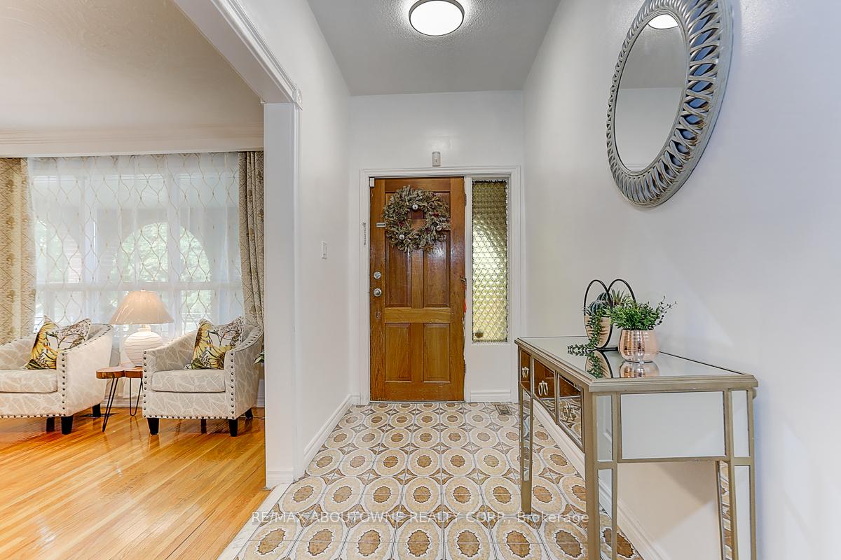 31 Lambeth Sq, Toronto, ON M1W3B3 | 4 Bedroom 3 Bathroom Detached House | Image 2