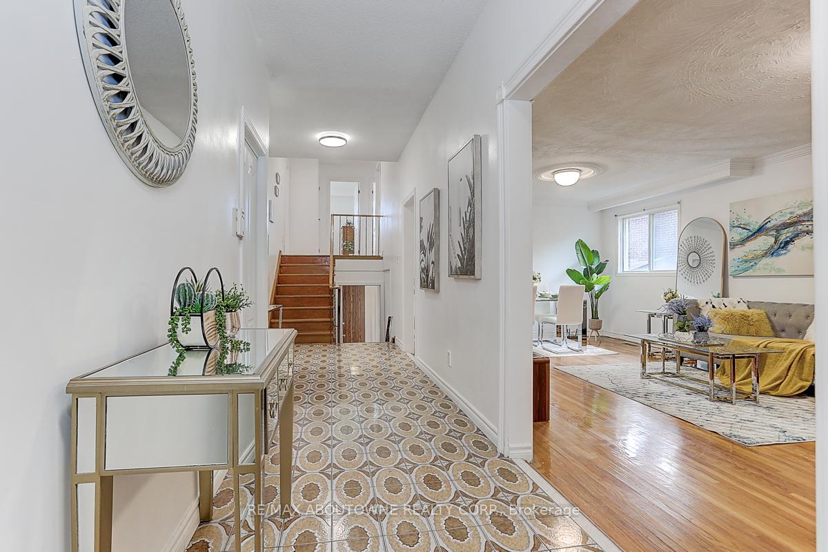 31 Lambeth Sq, Toronto, ON M1W3B3 | 4 Bedroom 3 Bathroom Detached House | Image 3