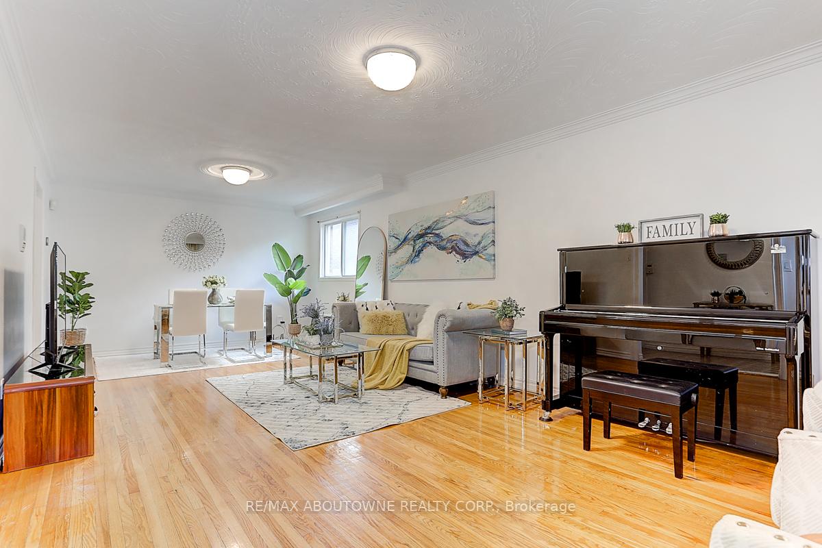 31 Lambeth Sq, Toronto, ON M1W3B3 | 4 Bedroom 3 Bathroom Detached House | Image 5