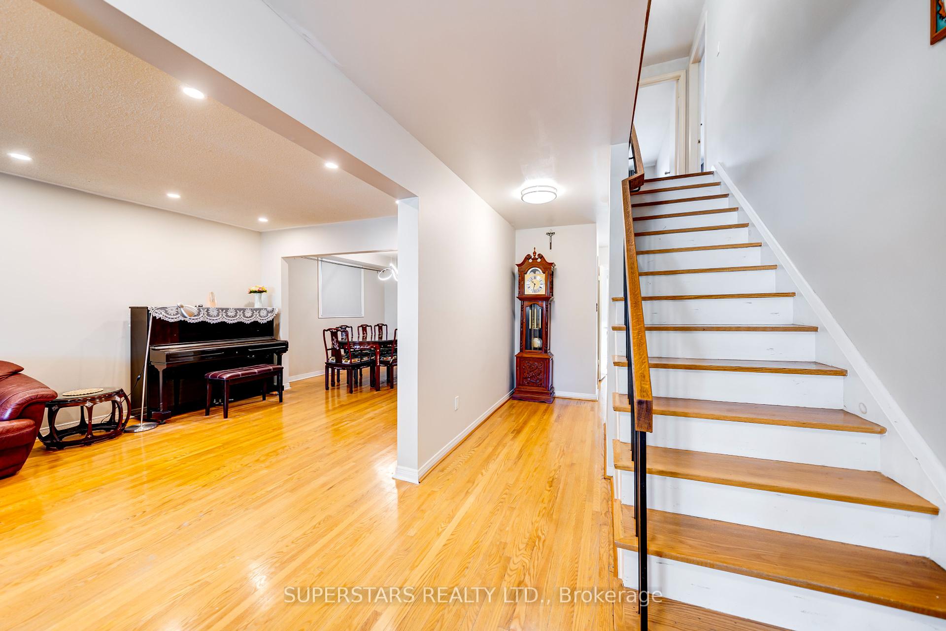 15 Pipers Green Ave, Toronto, ON M1S3J9 | 4 Bedroom 4 Bathroom Detached House | Image 11