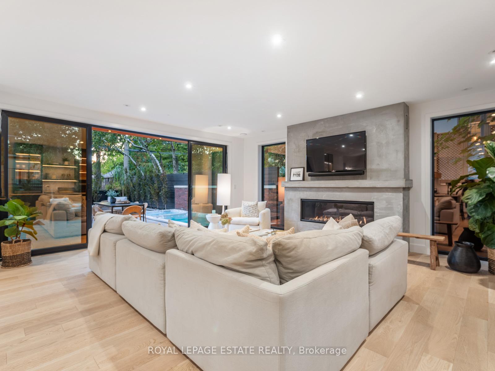 18 Munro Park Ave, Toronto, ON M4E3M3 | 4 Bedroom 5 Bathroom Detached House | Image 12