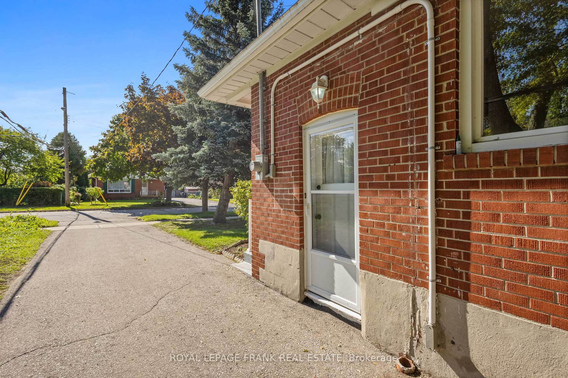 84 Chestermere Blvd, Toronto, ON M1J2Y1 | 3 Bedroom 2 Bathroom Detached House | Image 32