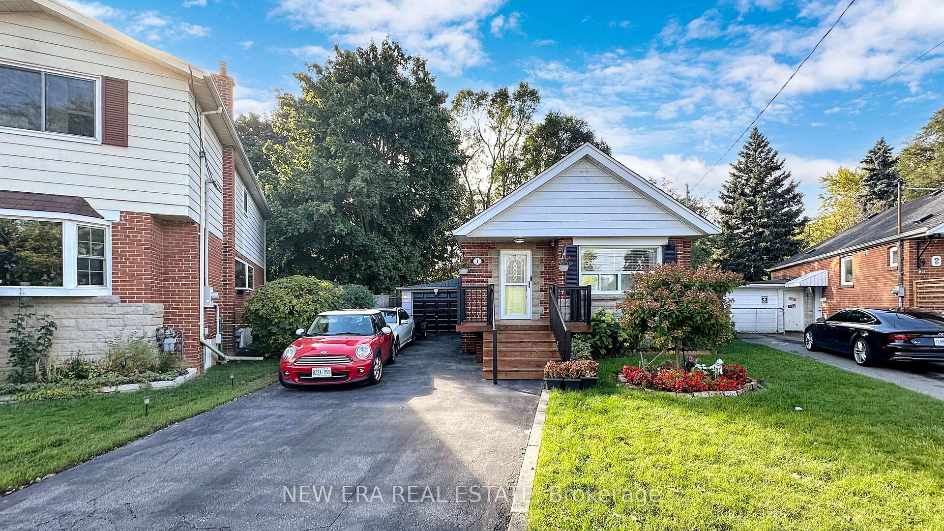 1 Fairbourne Cres, Toronto, ON M1L3M6 | 2 Bedroom 2 Bathroom Detached House | Image 1