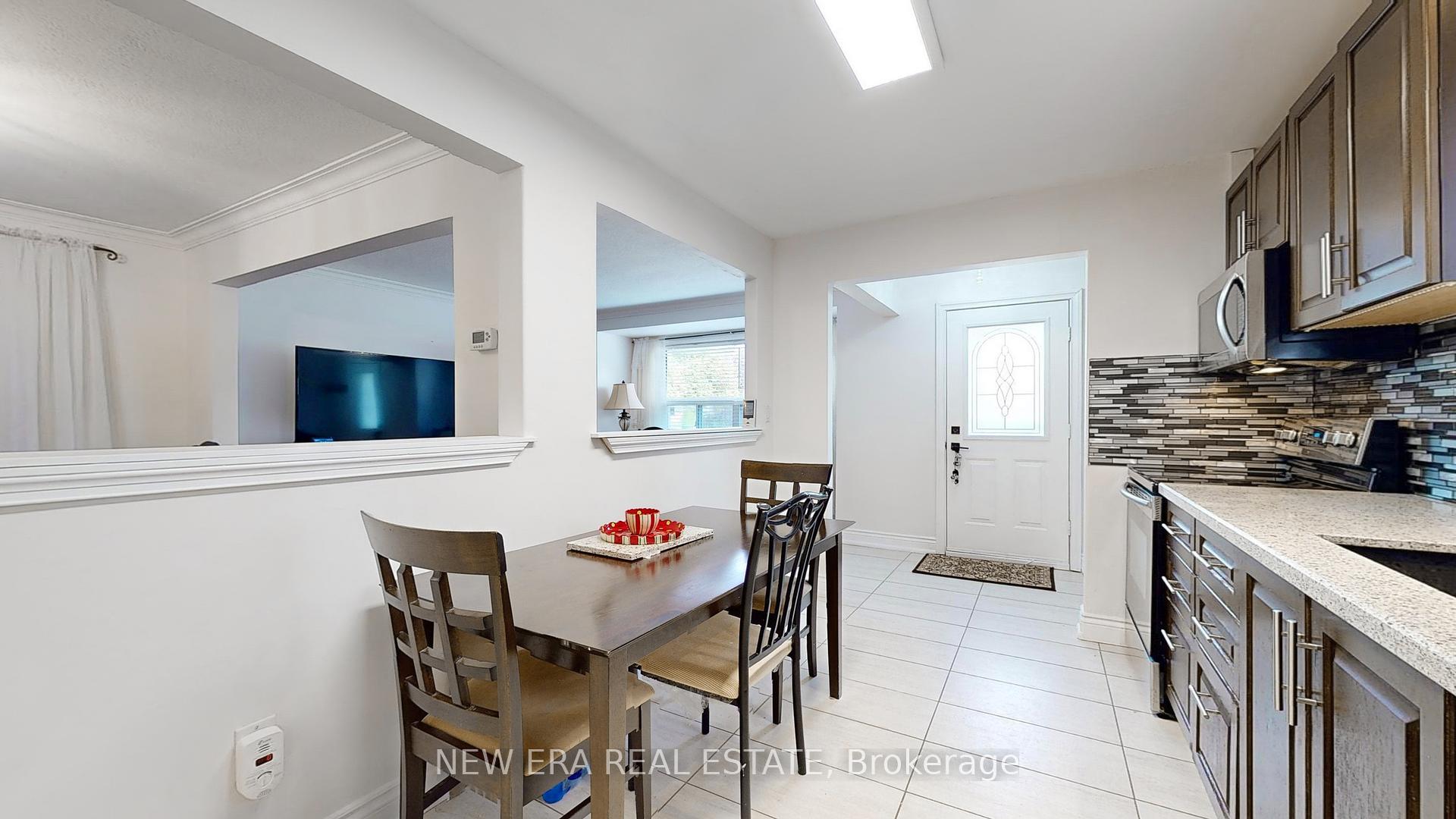 1 Fairbourne Cres, Toronto, ON M1L3M6 | 2 Bedroom 2 Bathroom Detached House | Image 10