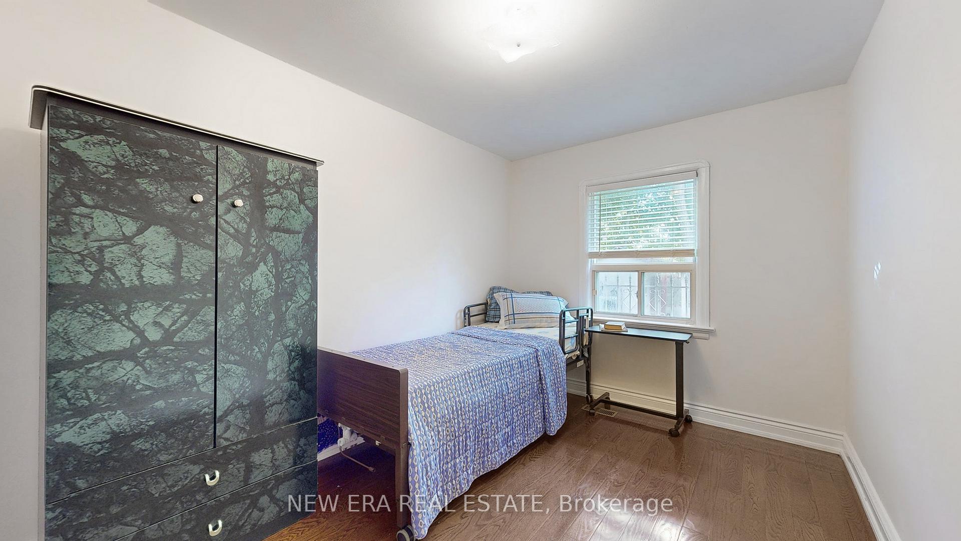 1 Fairbourne Cres, Toronto, ON M1L3M6 | 2 Bedroom 2 Bathroom Detached House | Image 15