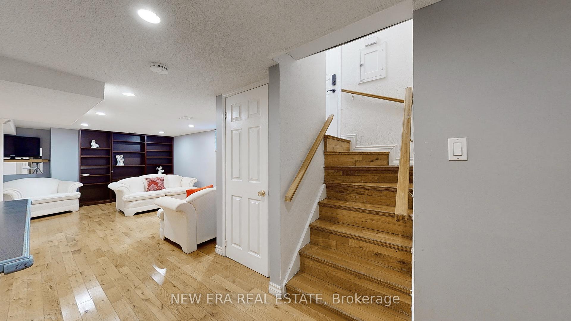 1 Fairbourne Cres, Toronto, ON M1L3M6 | 2 Bedroom 2 Bathroom Detached House | Image 18