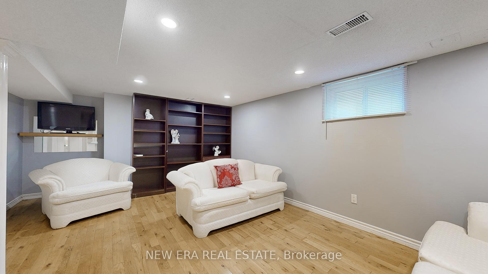 1 Fairbourne Cres, Toronto, ON M1L3M6 | 2 Bedroom 2 Bathroom Detached House | Image 19