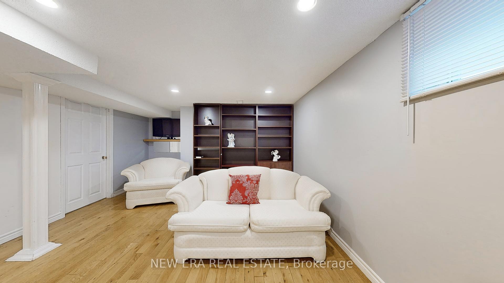 1 Fairbourne Cres, Toronto, ON M1L3M6 | 2 Bedroom 2 Bathroom Detached House | Image 20