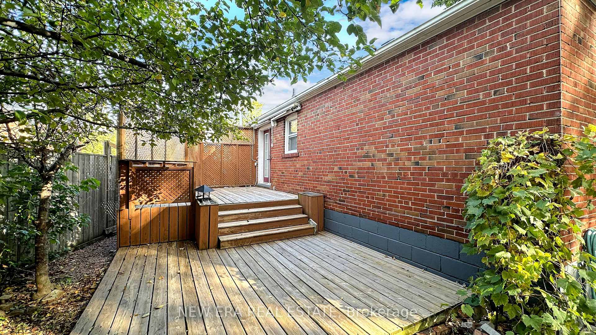 1 Fairbourne Cres, Toronto, ON M1L3M6 | 2 Bedroom 2 Bathroom Detached House | Image 30