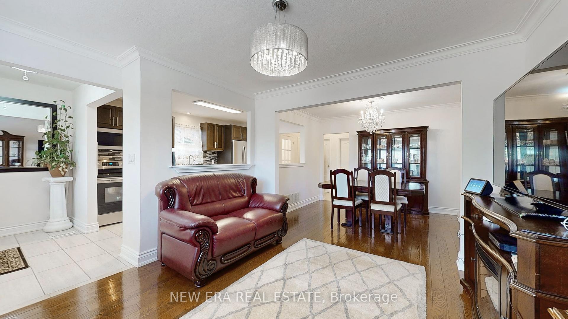 1 Fairbourne Cres, Toronto, ON M1L3M6 | 2 Bedroom 2 Bathroom Detached House | Image 4