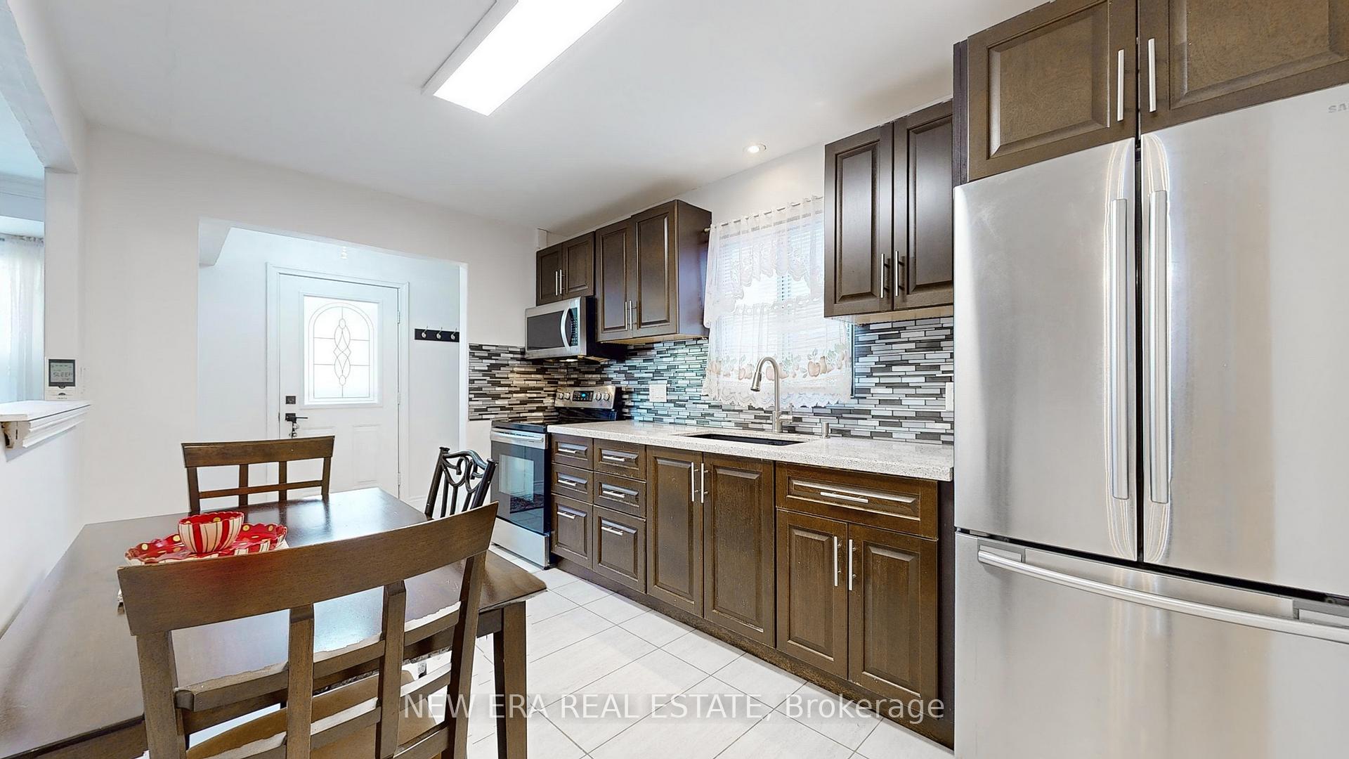 1 Fairbourne Cres, Toronto, ON M1L3M6 | 2 Bedroom 2 Bathroom Detached House | Image 9