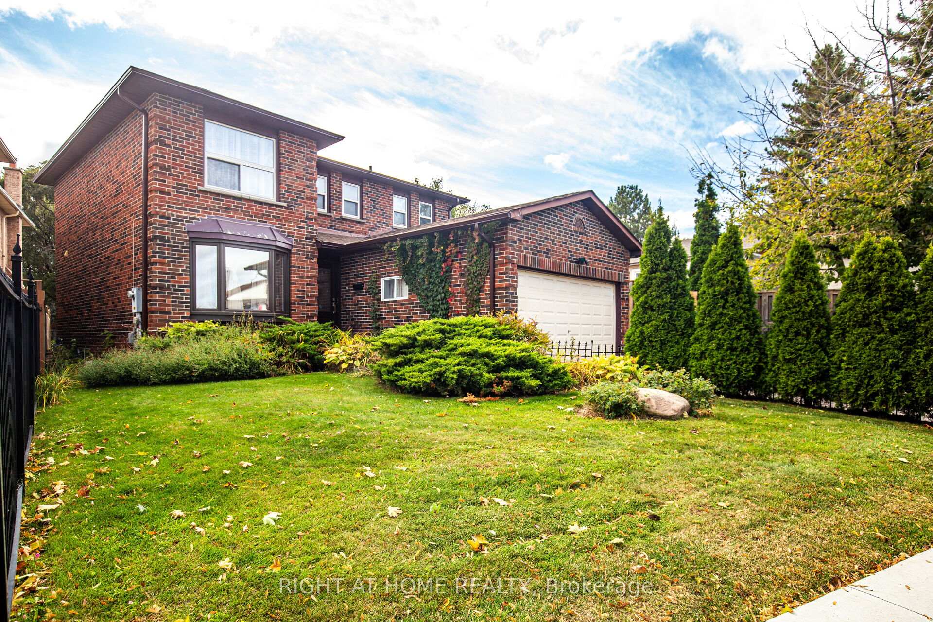 70 Longsword Dr, Toronto, ON M1V3A3 | 4 Bedroom 4 Bathroom Detached House | Image 3