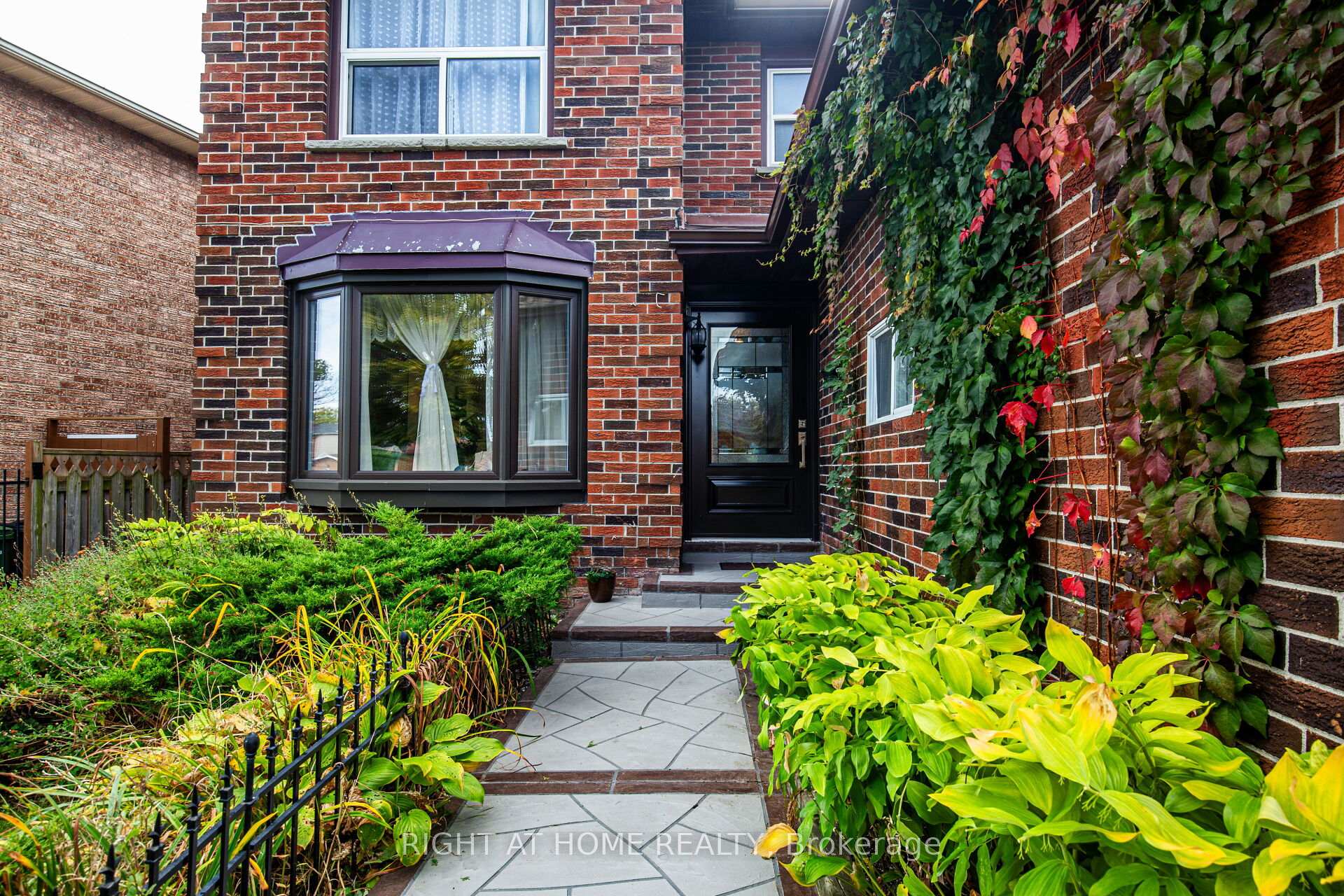 70 Longsword Dr, Toronto, ON M1V3A3 | 4 Bedroom 4 Bathroom Detached House | Image 4