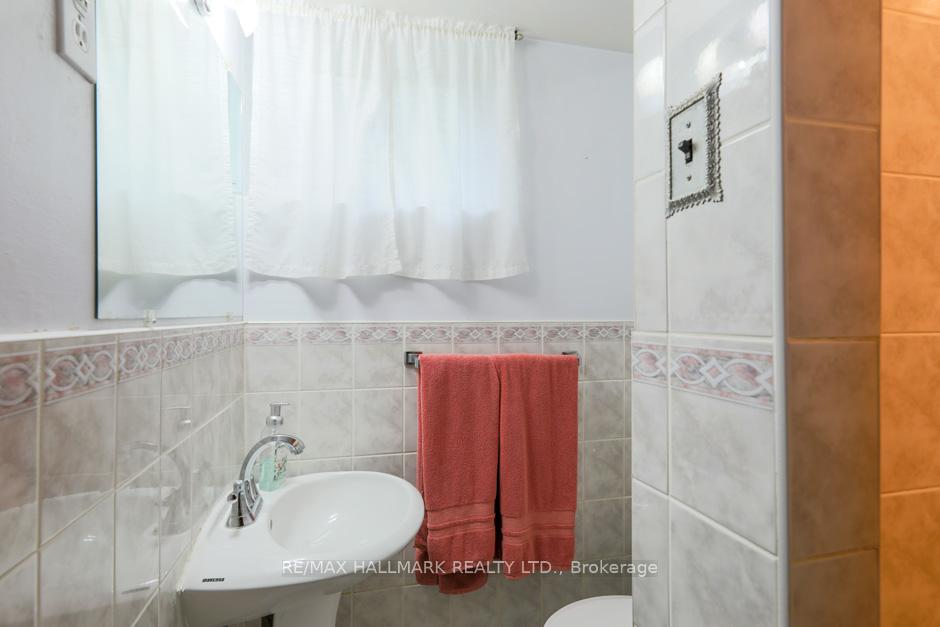 40 Claremore Ave, Toronto, ON M1N3R9 | 3 Bedroom 2 Bathroom Detached House | Image 13