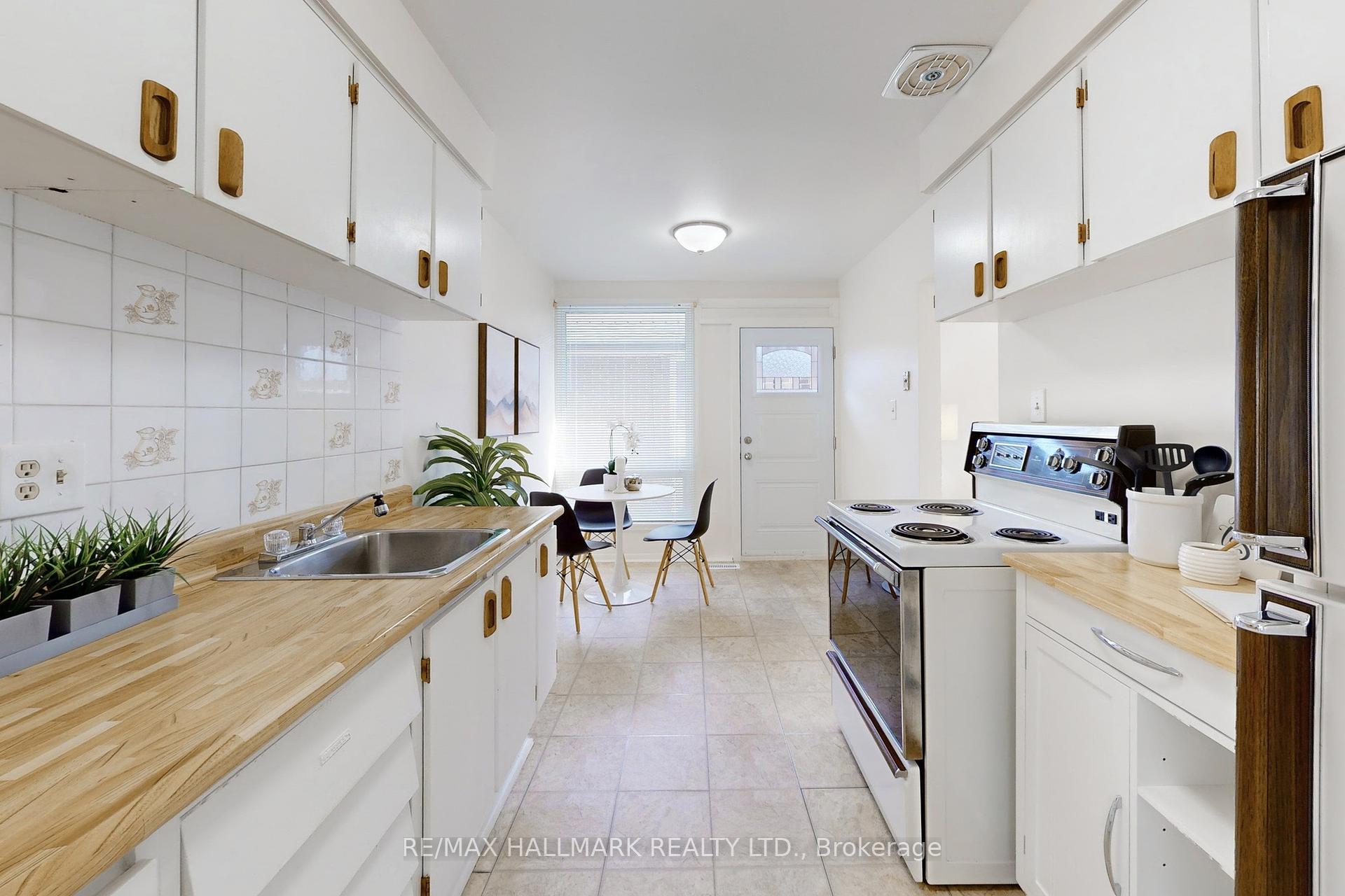 33 Shoreland Cres, Toronto, ON M1G1M4 | 3 Bedroom 1 Bathroom Detached House | Image 12