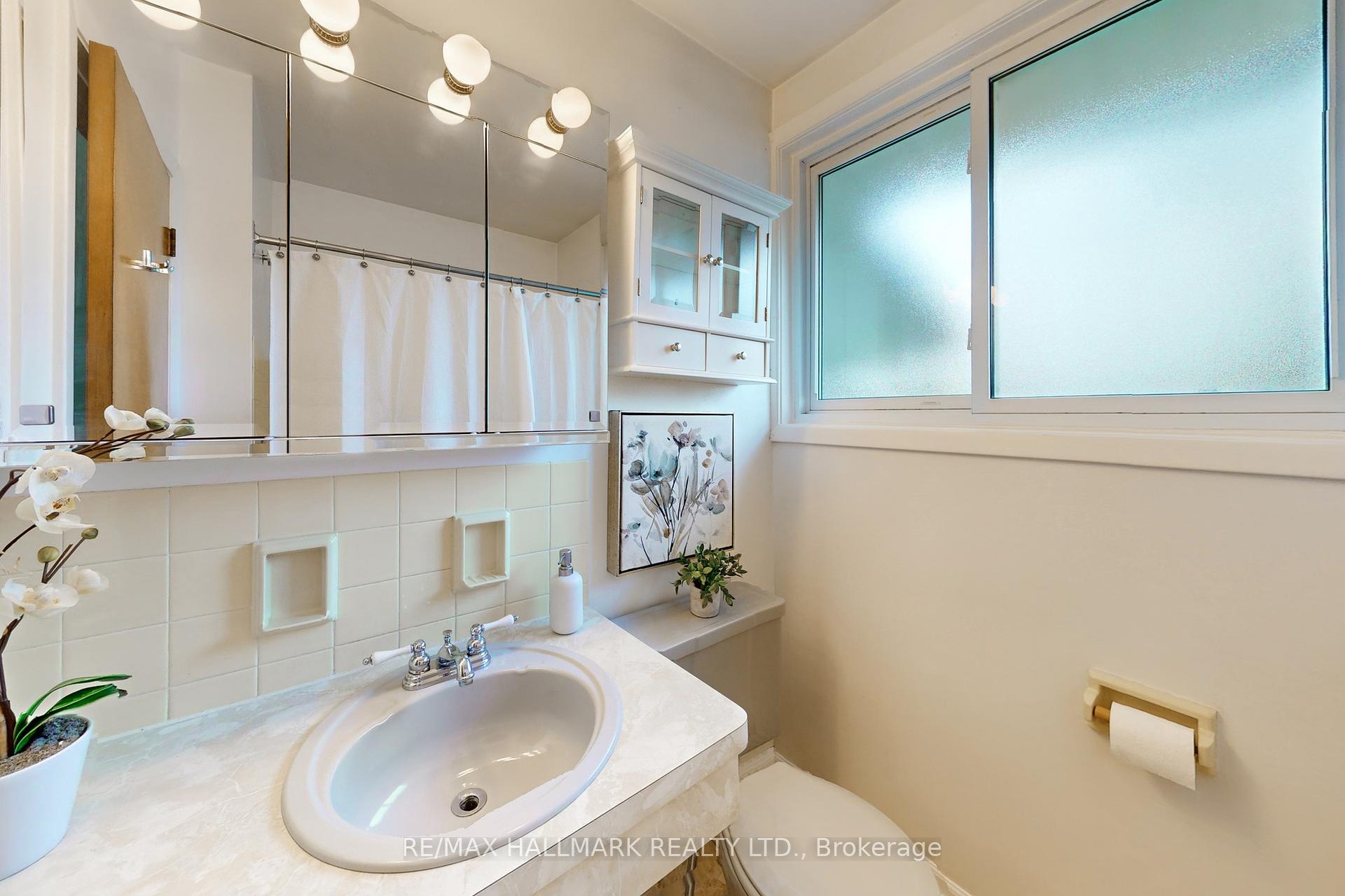 33 Shoreland Cres, Toronto, ON M1G1M4 | 3 Bedroom 1 Bathroom Detached House | Image 16