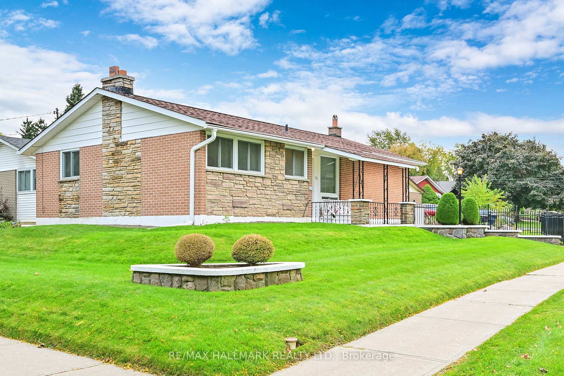 33 Shoreland Cres, Toronto, ON M1G1M4 | 3 Bedroom 1 Bathroom Detached House | Image 3