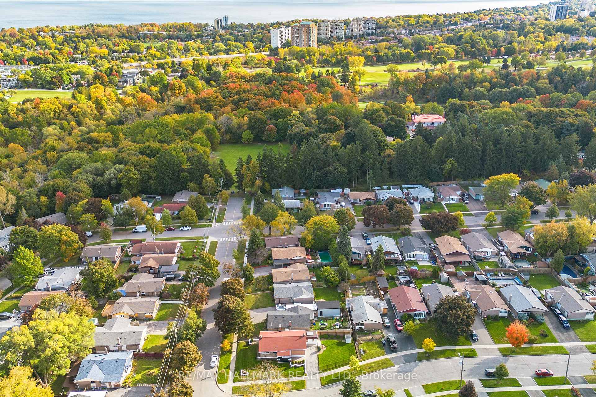 33 Shoreland Cres, Toronto, ON M1G1M4 | 3 Bedroom 1 Bathroom Detached House | Image 38