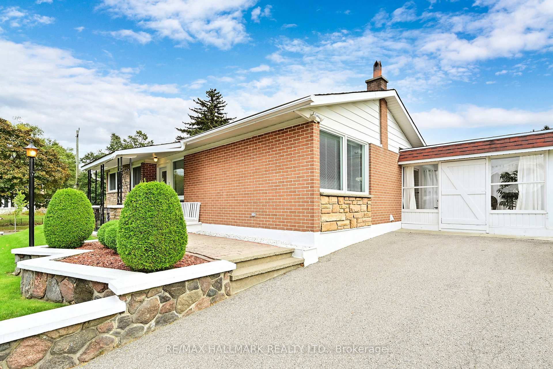 33 Shoreland Cres, Toronto, ON M1G1M4 | 3 Bedroom 1 Bathroom Detached House | Image 4