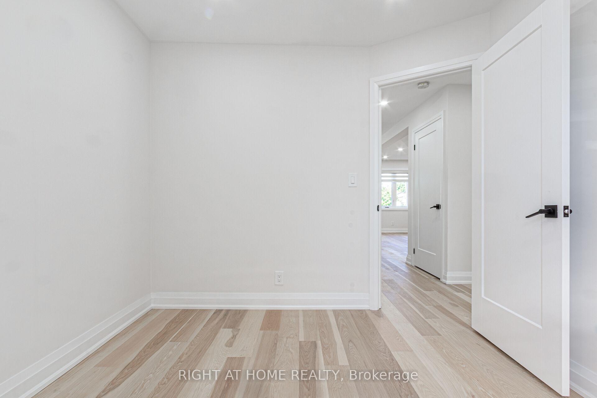 961 Victoria Pk Ave, Toronto, ON M4B2J4 | 2 Bedroom 2 Bathroom Detached House | Image 15