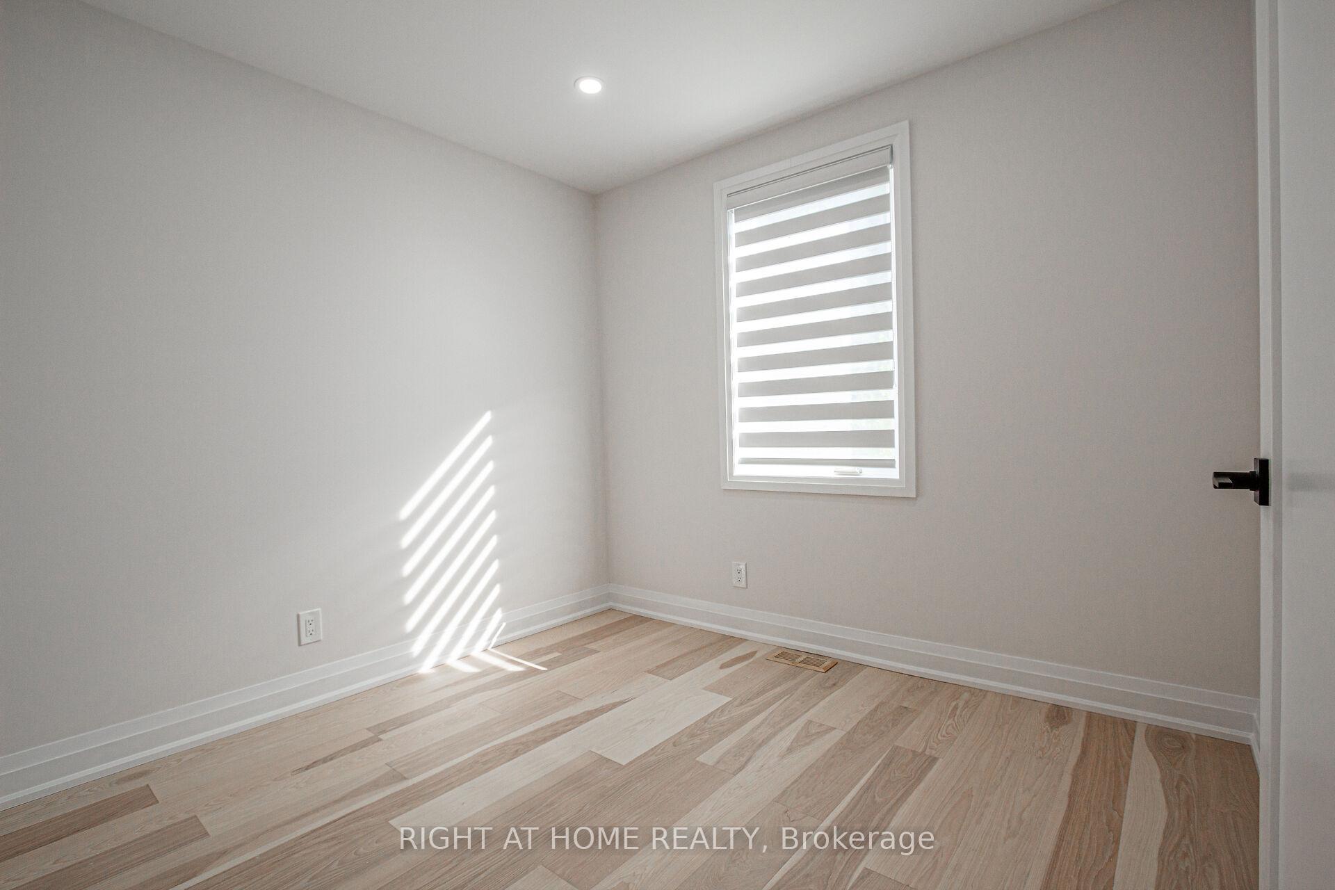 961 Victoria Pk Ave, Toronto, ON M4B2J4 | 2 Bedroom 2 Bathroom Detached House | Image 17