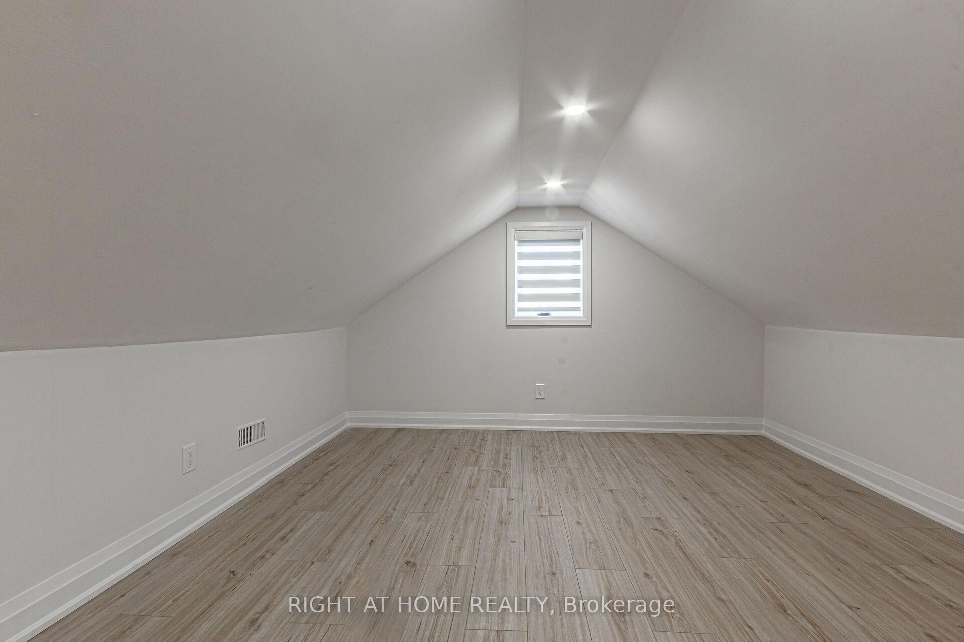 961 Victoria Pk Ave, Toronto, ON M4B2J4 | 2 Bedroom 2 Bathroom Detached House | Image 20