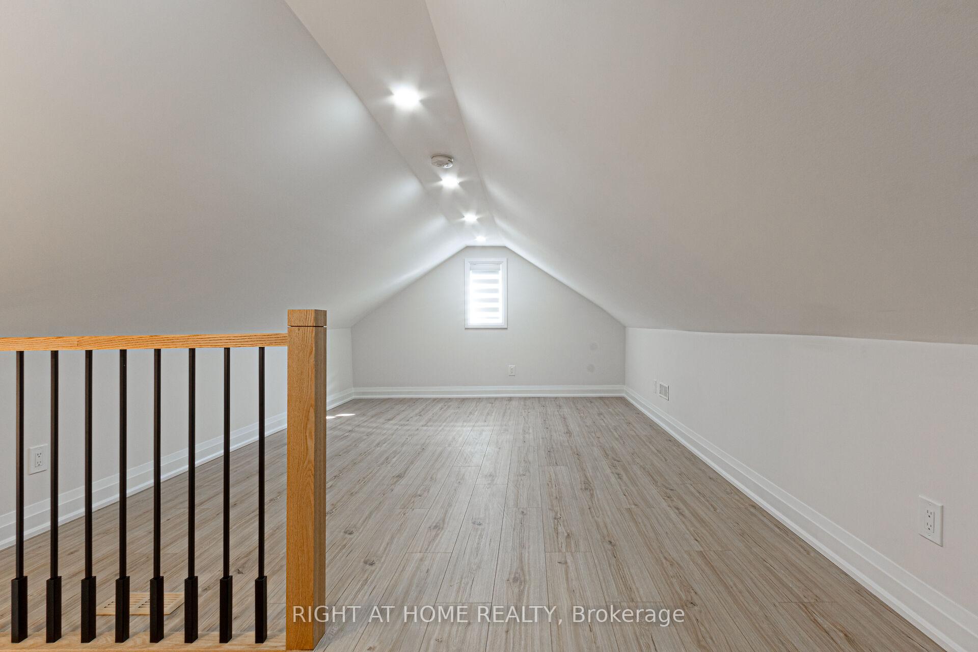 961 Victoria Pk Ave, Toronto, ON M4B2J4 | 2 Bedroom 2 Bathroom Detached House | Image 21