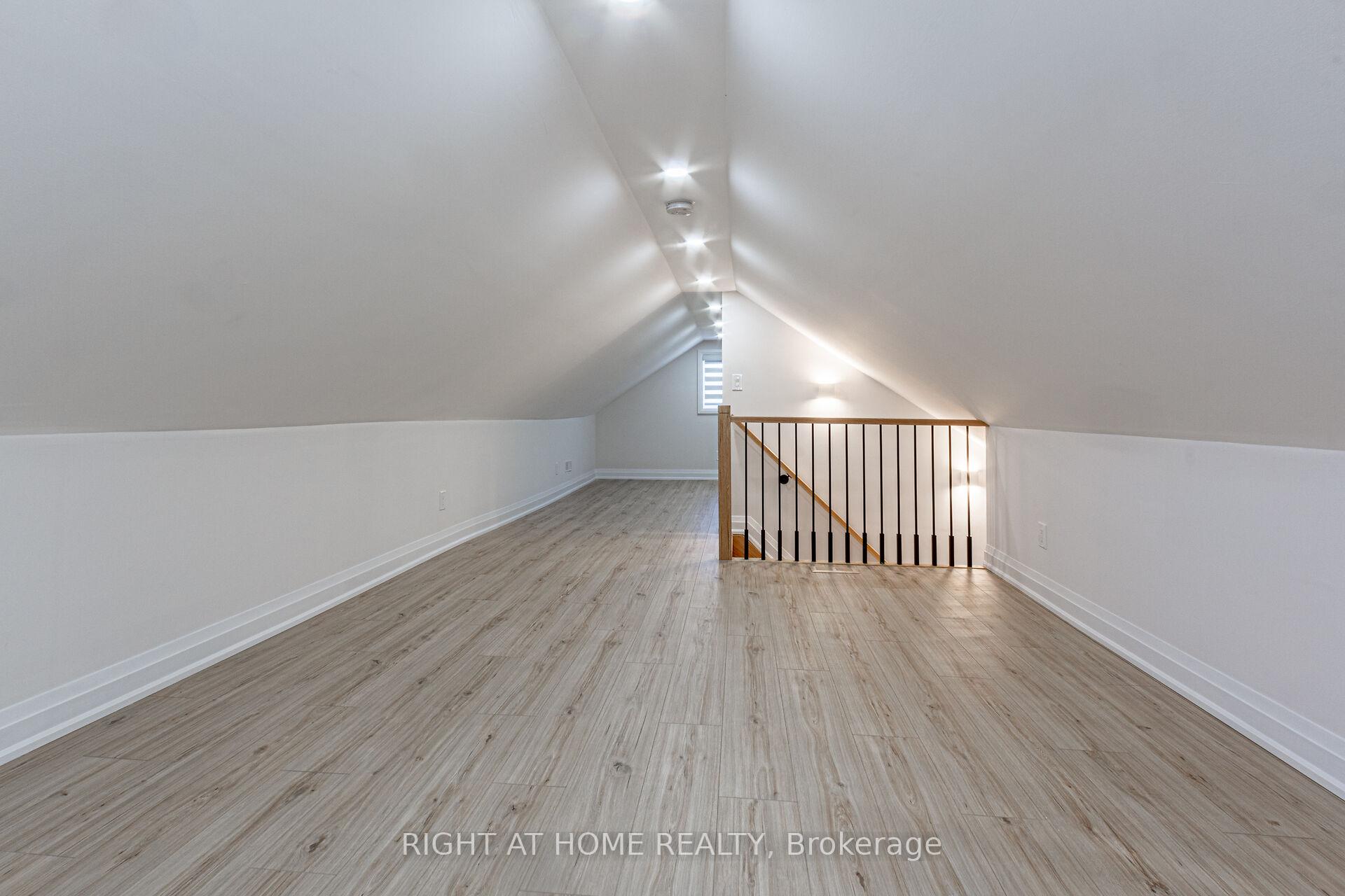 961 Victoria Pk Ave, Toronto, ON M4B2J4 | 2 Bedroom 2 Bathroom Detached House | Image 22