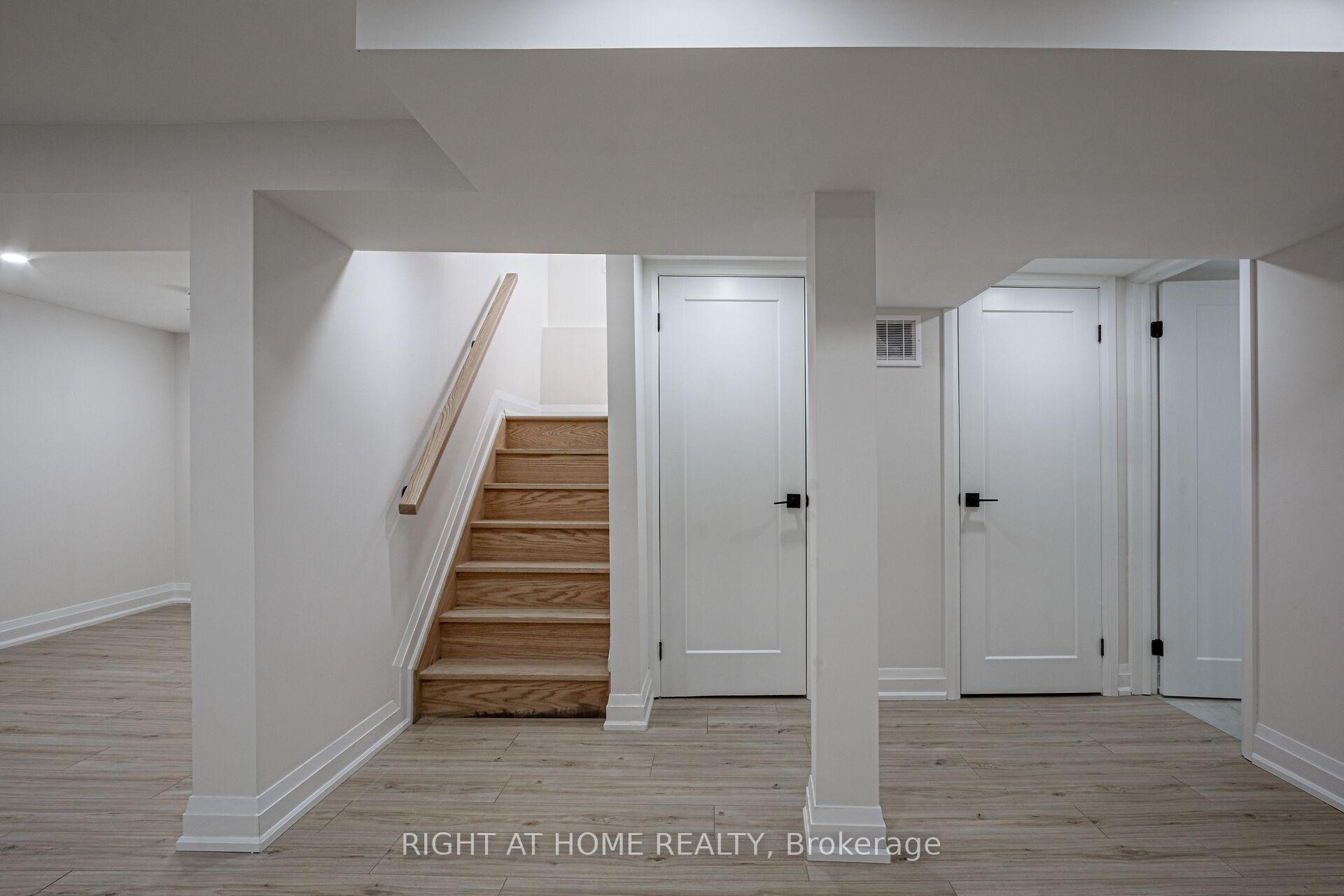 961 Victoria Pk Ave, Toronto, ON M4B2J4 | 2 Bedroom 2 Bathroom Detached House | Image 24