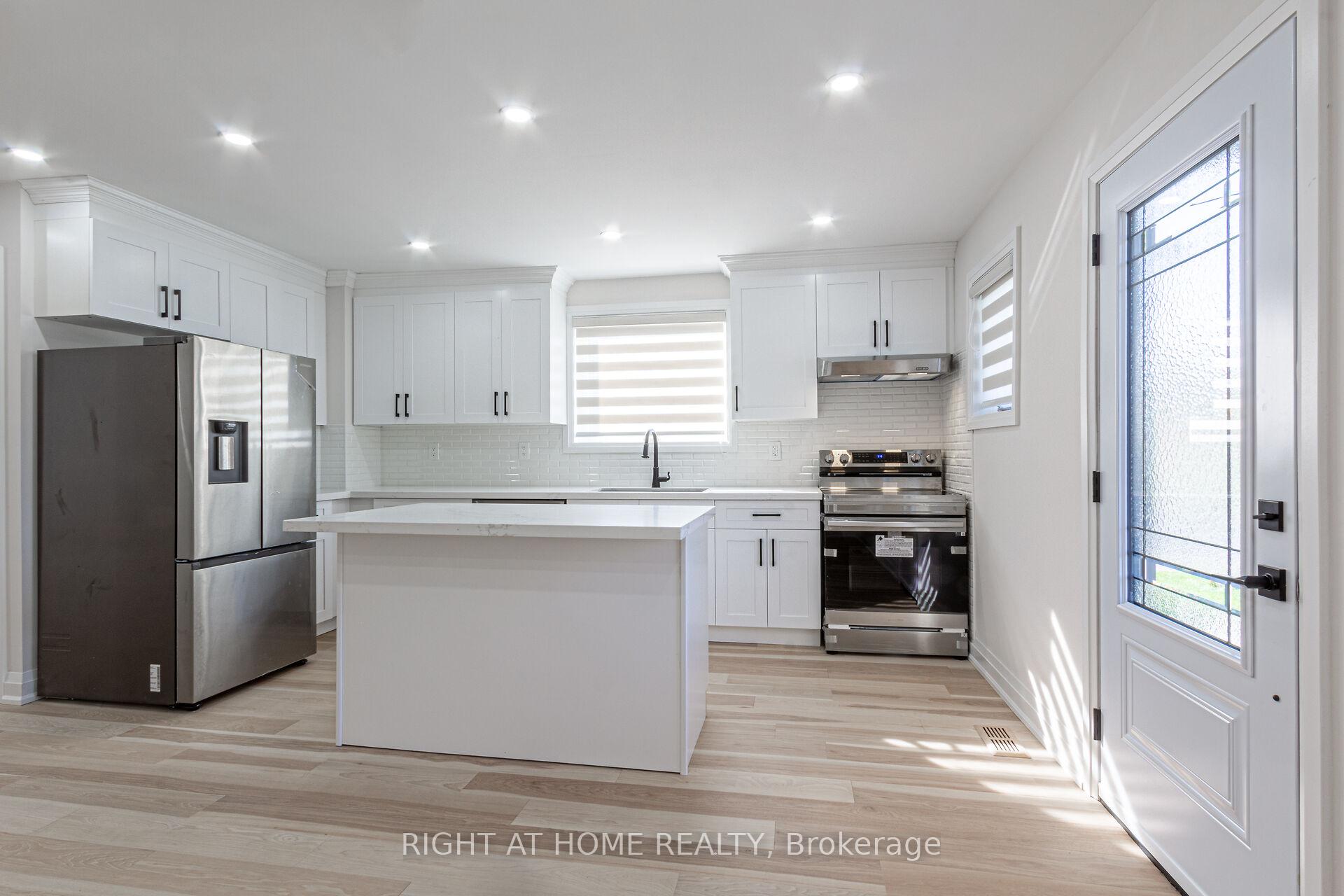 961 Victoria Pk Ave, Toronto, ON M4B2J4 | 2 Bedroom 2 Bathroom Detached House | Image 3