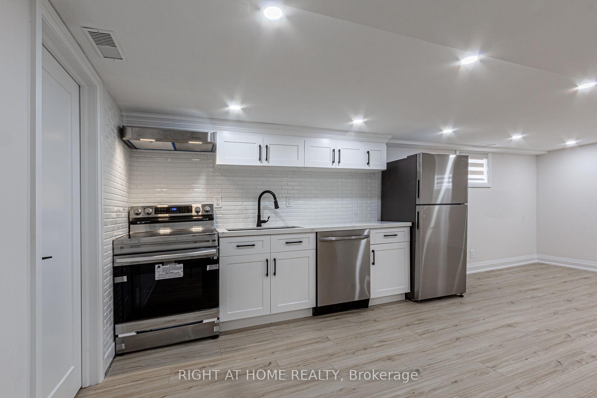 961 Victoria Pk Ave, Toronto, ON M4B2J4 | 2 Bedroom 2 Bathroom Detached House | Image 32