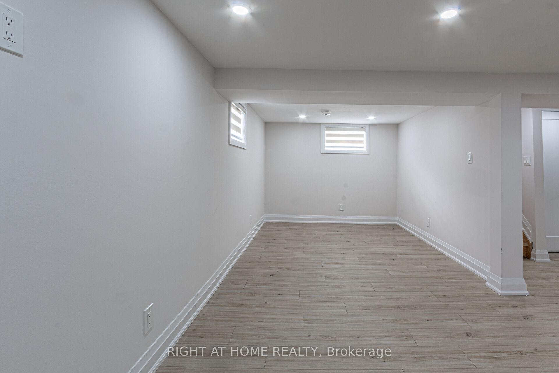 961 Victoria Pk Ave, Toronto, ON M4B2J4 | 2 Bedroom 2 Bathroom Detached House | Image 33