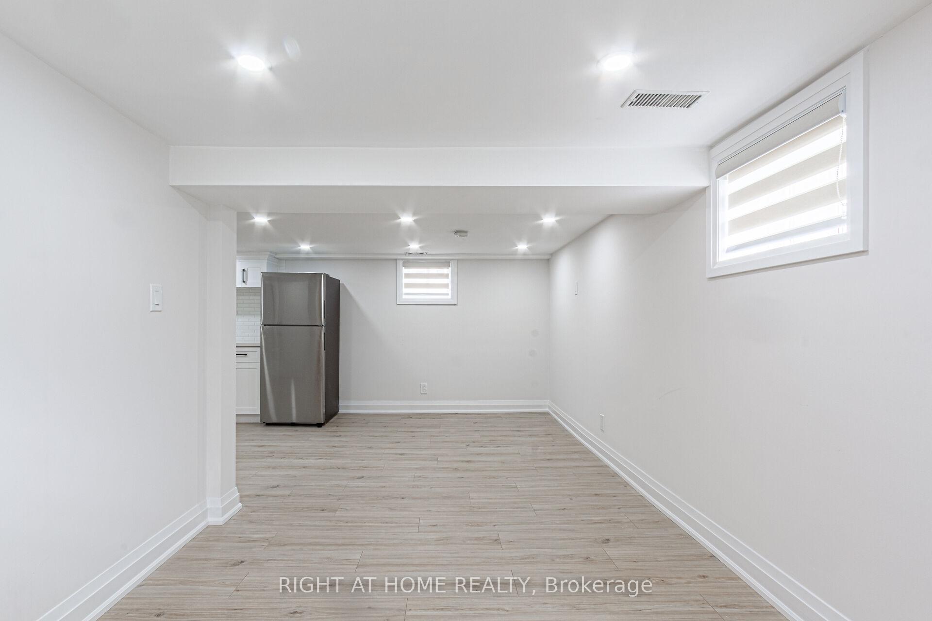 961 Victoria Pk Ave, Toronto, ON M4B2J4 | 2 Bedroom 2 Bathroom Detached House | Image 34