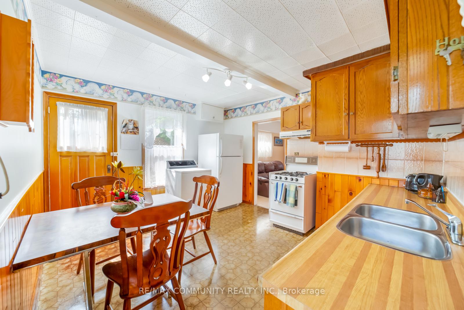 197 South Woodrow Blvd, Toronto, ON M1N3M1 | 2 Bedroom 1 Bathroom Detached House | Image 12