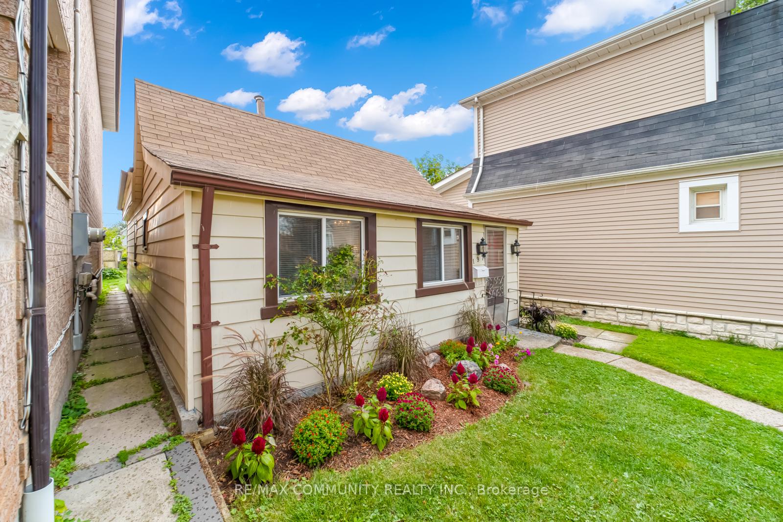 197 South Woodrow Blvd, Toronto, ON M1N3M1 | 2 Bedroom 1 Bathroom Detached House | Image 3