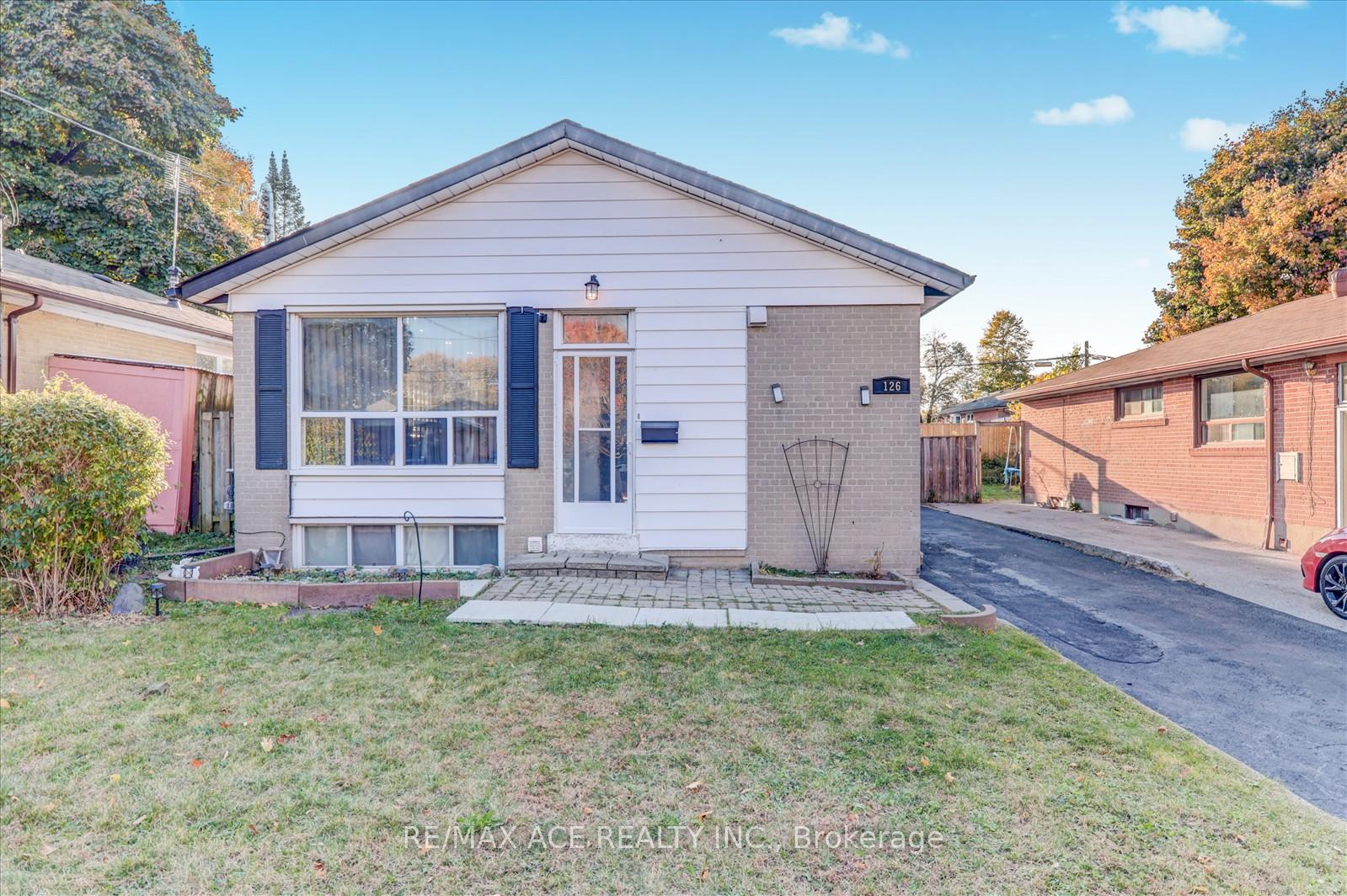 126 Porchester Dr W, Toronto, ON M1J2R7 | 3 Bedroom 2 Bathroom Detached House | Image 1