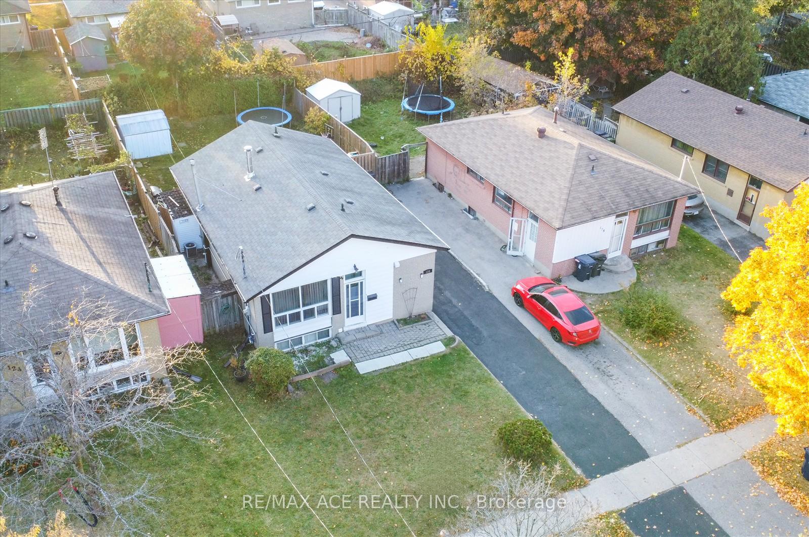 126 Porchester Dr W, Toronto, ON M1J2R7 | 3 Bedroom 2 Bathroom Detached House | Image 5