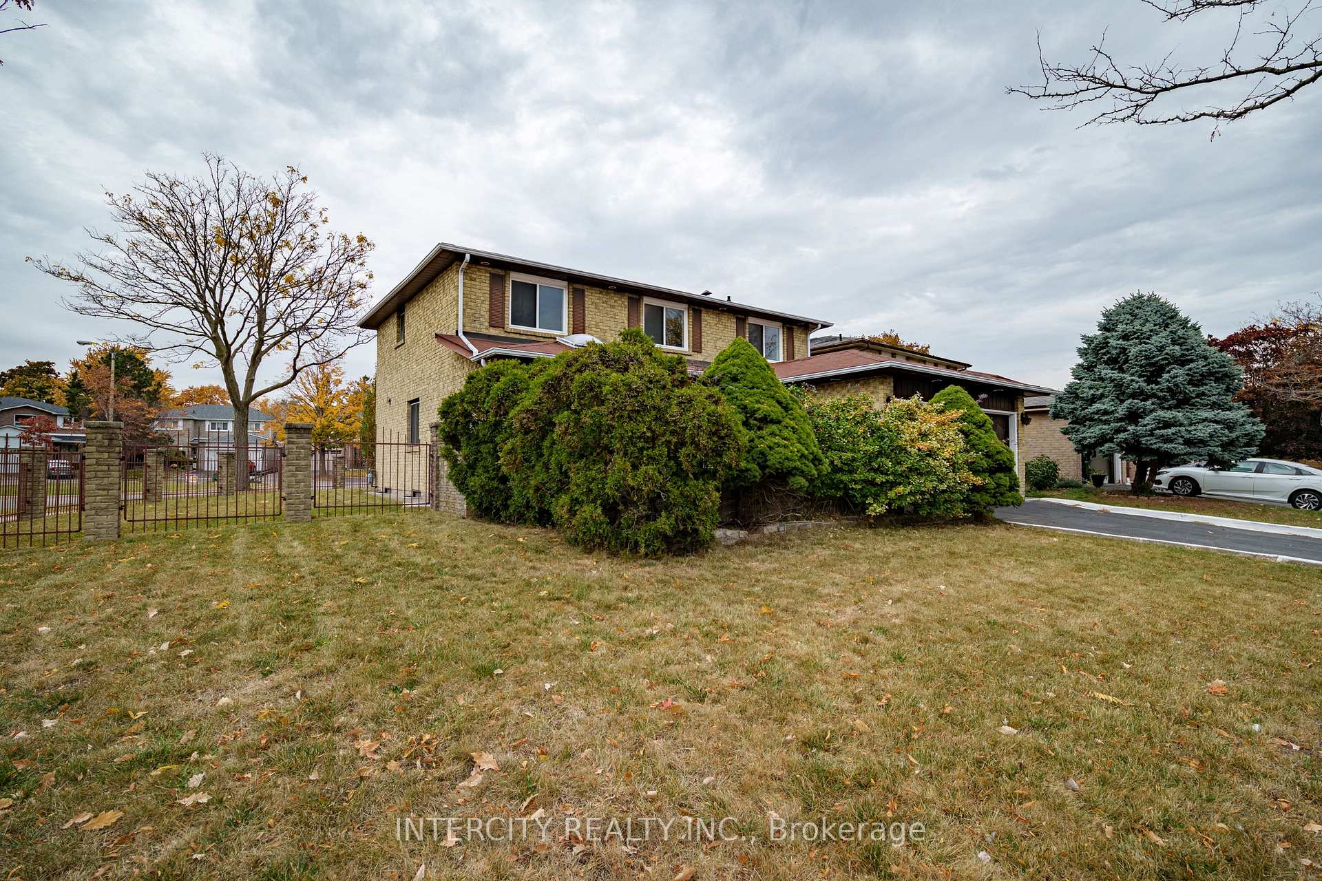 49 Farmhill Crt, Toronto, ON M1B2M1 | 4 Bedroom 3 Bathroom Detached House | Image 2
