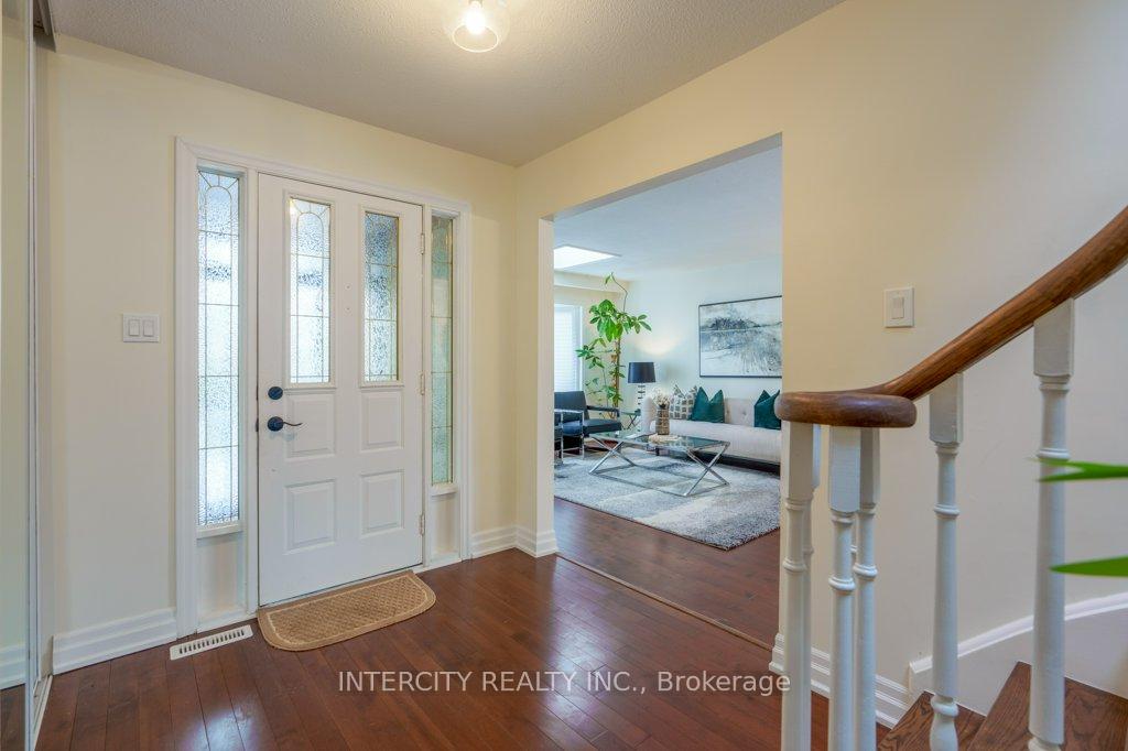 49 Farmhill Crt, Toronto, ON M1B2M1 | 4 Bedroom 3 Bathroom Detached House | Image 3