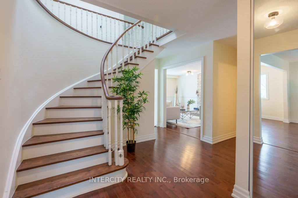 49 Farmhill Crt, Toronto, ON M1B2M1 | 4 Bedroom 3 Bathroom Detached House | Image 4