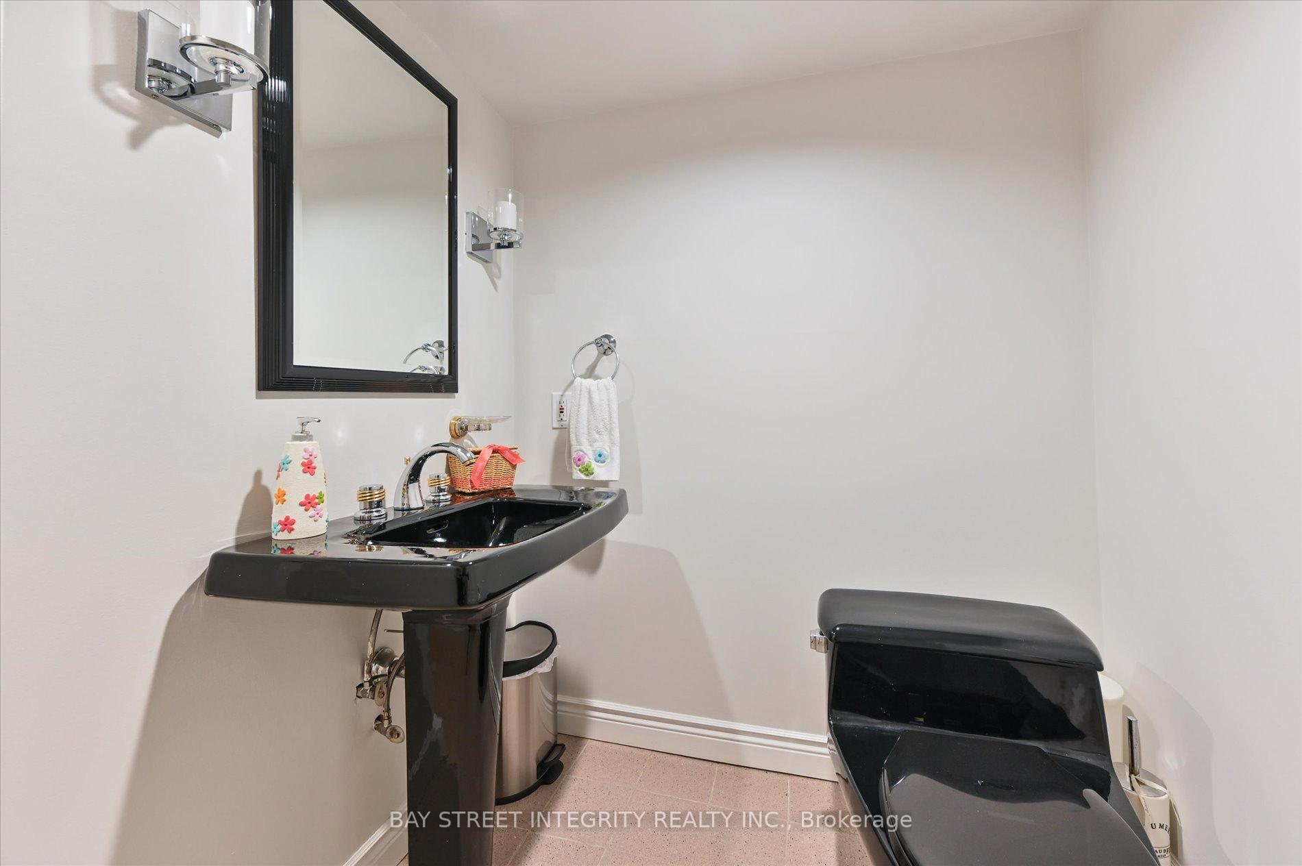 9 Ritter Cres, Markham, ON L3R4K4 | 5 Bedroom 4 Bathroom Detached House | Image 32