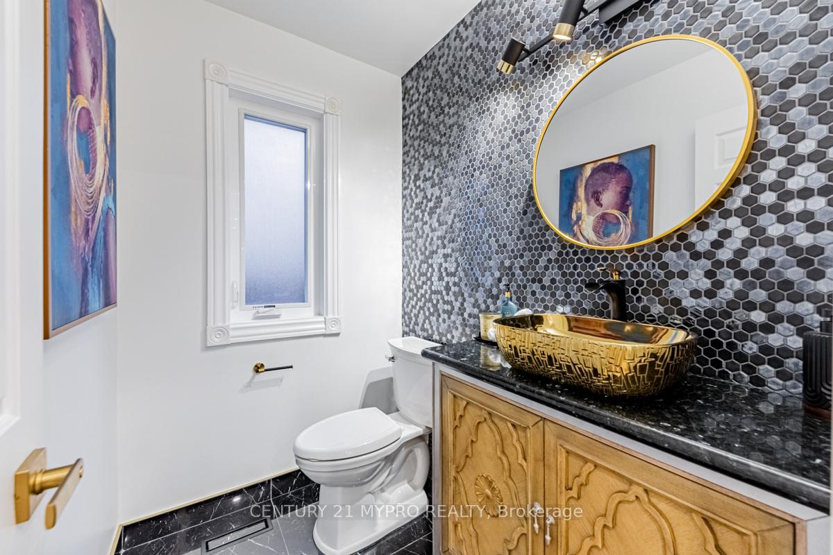 8 Briarwood Rd N, Markham, ON L3R2X2 | 5 Bedroom 4 Bathroom Detached House | Image 10