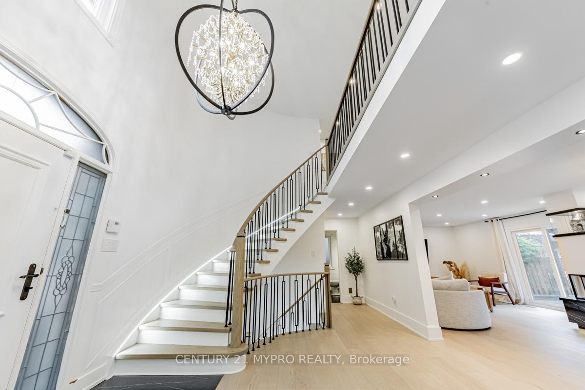 8 Briarwood Rd N, Markham, ON L3R2X2 | 5 Bedroom 4 Bathroom Detached House | Image 15